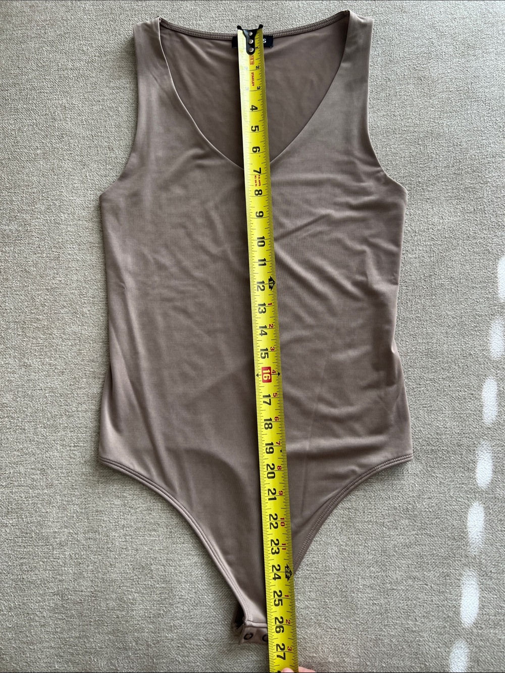 Express Women's Taupe Scoop V-Neck Sleeveless Bodysuit, Small - Picture 7 of 8